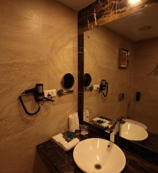 클럽 룸, Cenneys Gateway