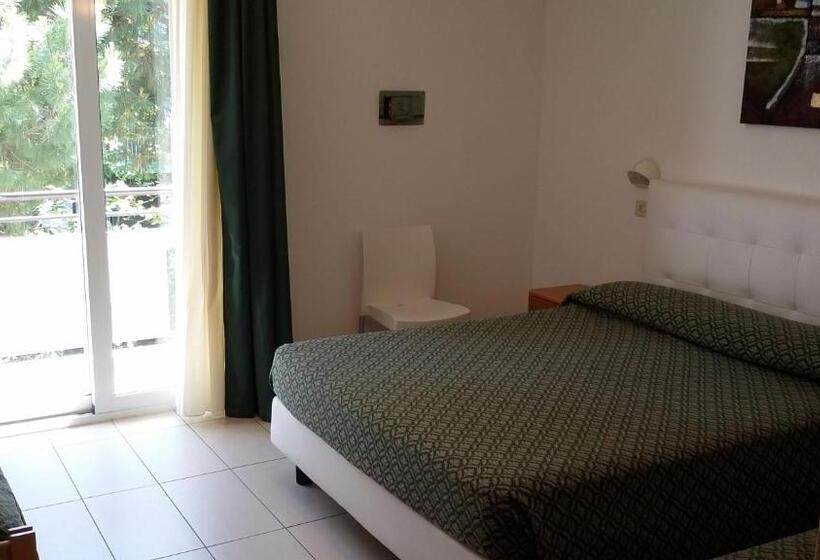 标准三人间, Matteo