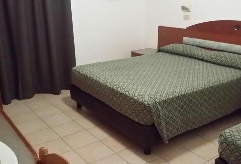 标准三人间, Matteo