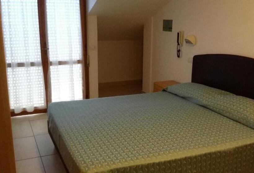 经济型三人房间, Matteo