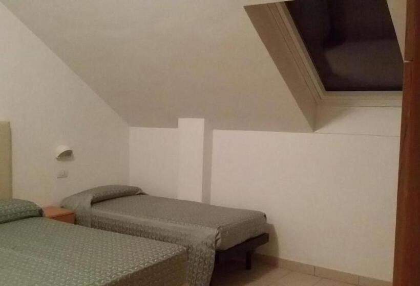 经济四人房间, Matteo