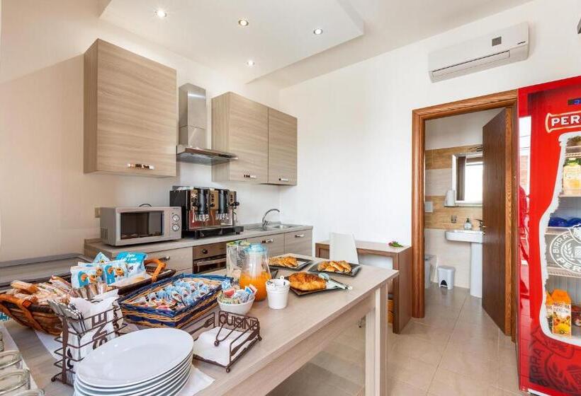 غرفة قياسية ثلاثية, Lido Marini Rooms