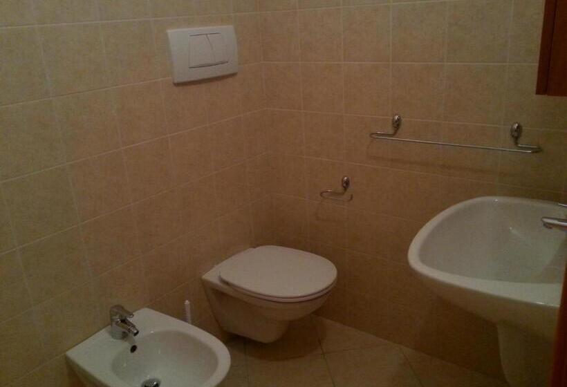 غرفة قياسية ثلاثية, Casa Per Ferie Sacro Cuore