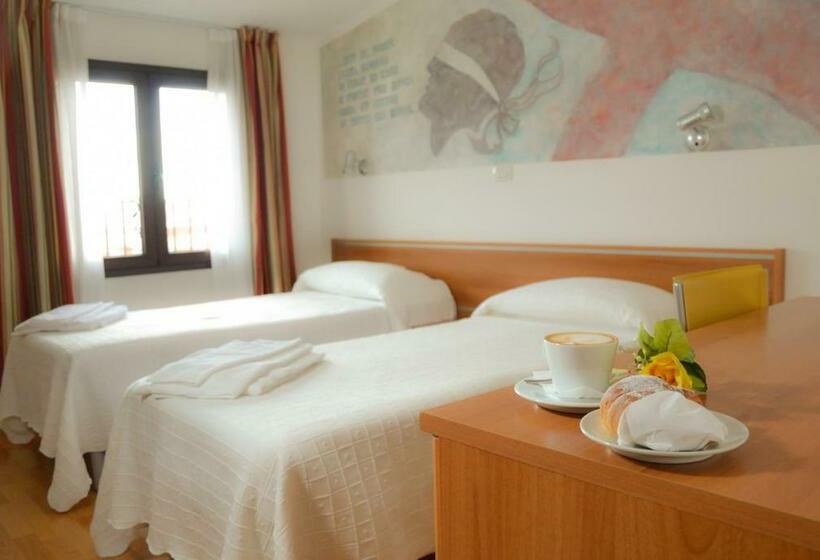 חדר סטנדרט, Sale