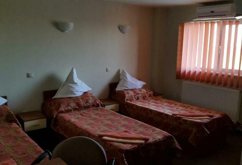 חדר סטנדרט לשלושה, Complex Europa L.g