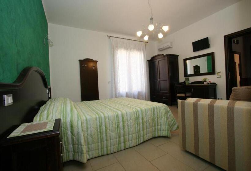 חדר קומפורט לשלושה, Baia Santa Margherita B&b