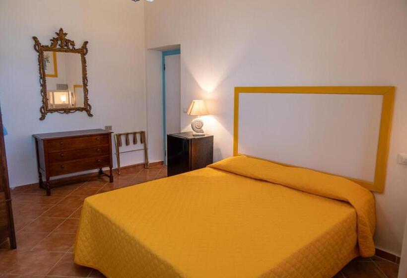 חדר סטנדרט לארבעה, B&b Giglio Di Mare