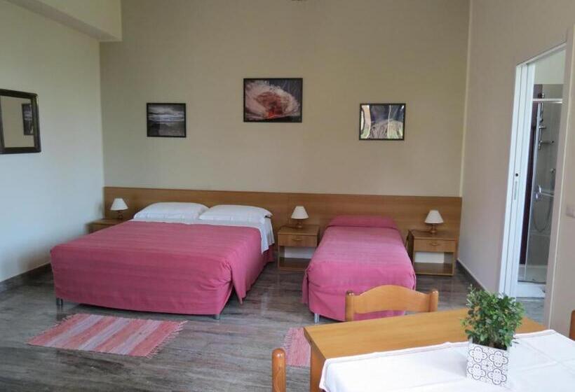 اتاق استاندارد سه نفره, B&b Villa Refe