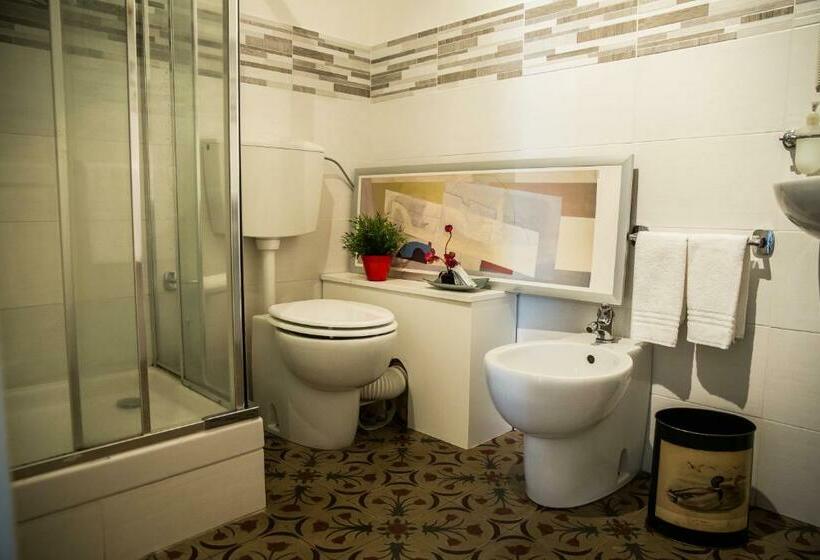 غرفة قياسية ثلاثية, Casa Elide