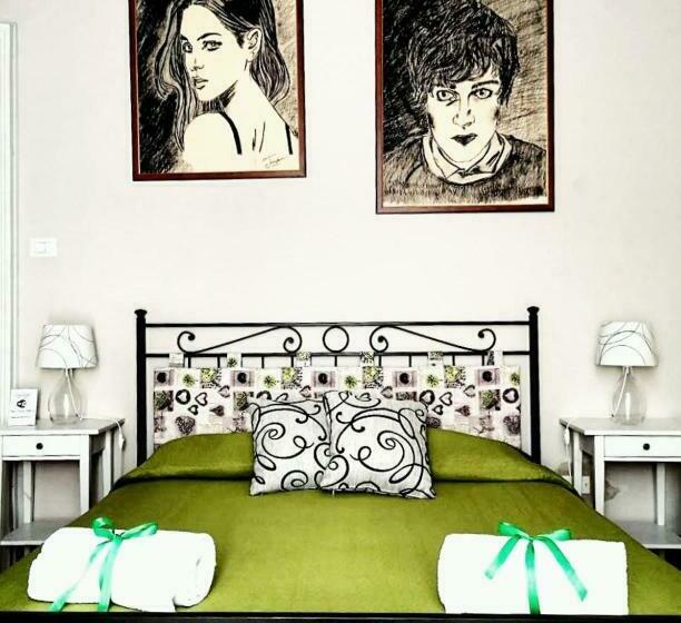 غرفة قياسية ثلاثية, Casa Elide