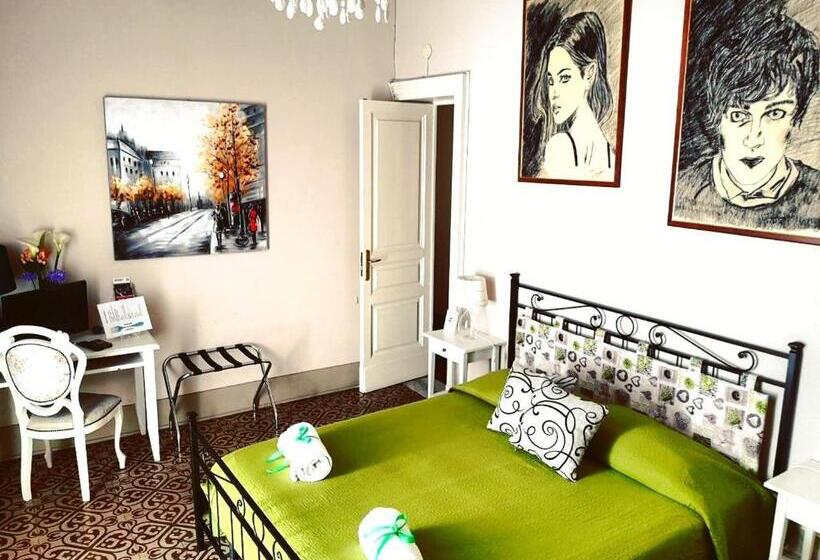 اتاق استاندارد سه نفره, Casa Elide
