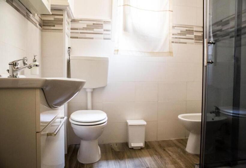 غرفة قياسية, Casa Elide