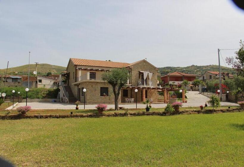 اتاق استاندارد چهار تخته, Country House Il Melograno