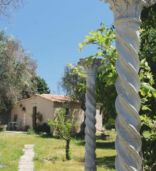 חדר משפחתי, La Petrusa