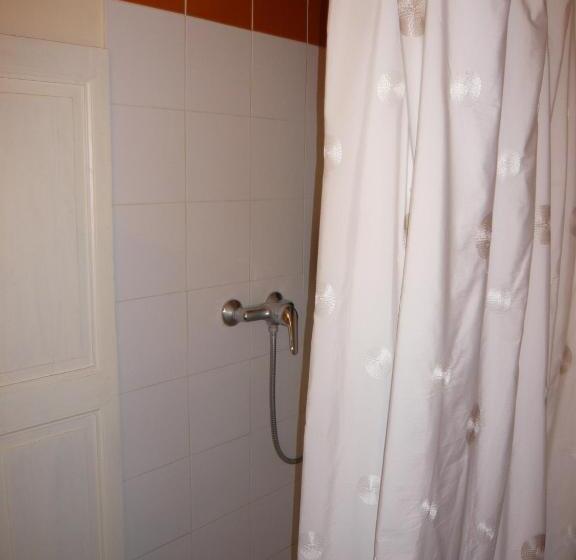 חדר סטנדרט לשלושה עם נוף לגינה, Le Mas Saint Jacques