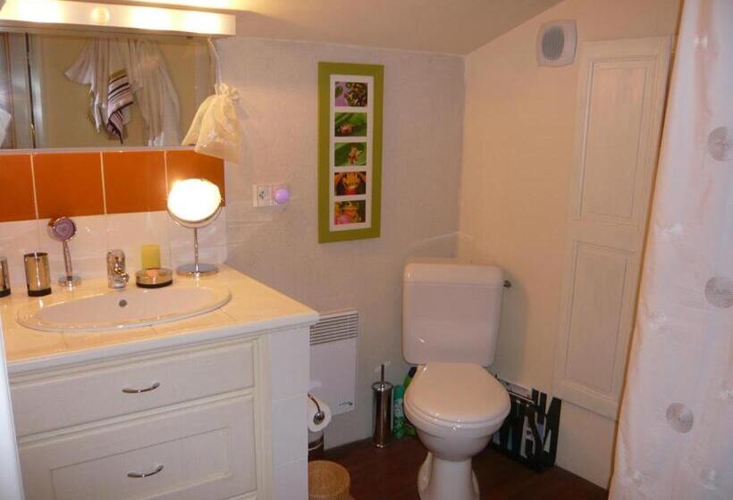 חדר סטנדרט לשלושה עם נוף לגינה, Le Mas Saint Jacques