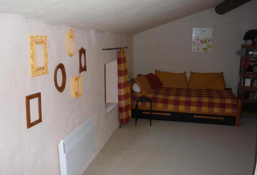 חדר סטנדרט לשלושה עם נוף לגינה, Le Mas Saint Jacques