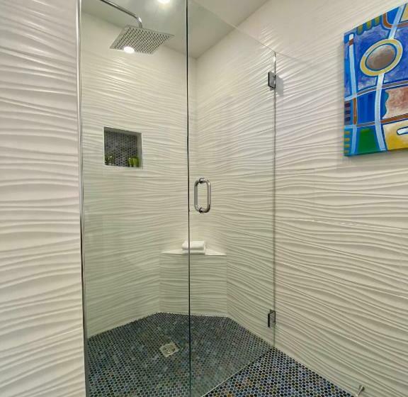 جناح, Lindenwood Inn