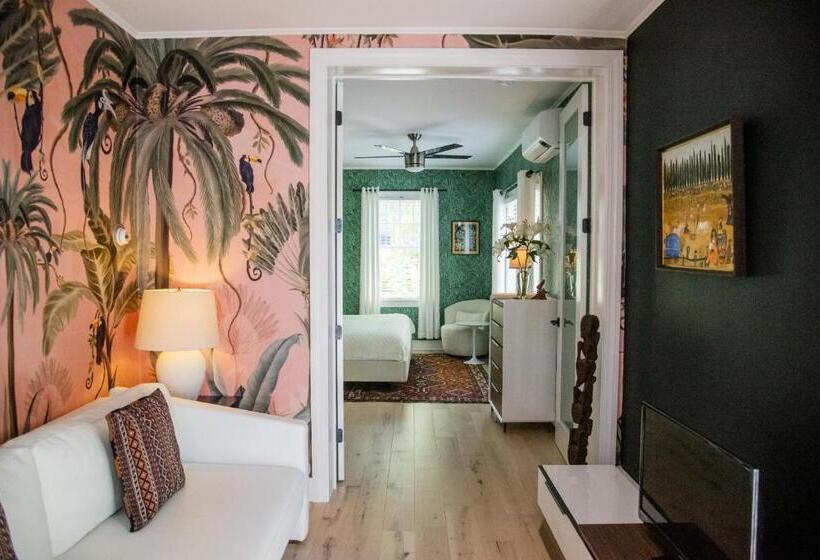 جناح, Lindenwood Inn