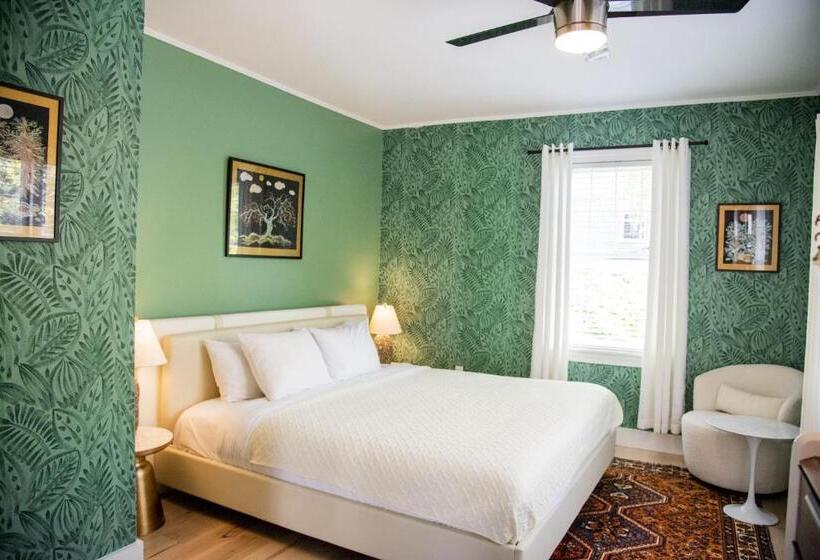 جناح, Lindenwood Inn