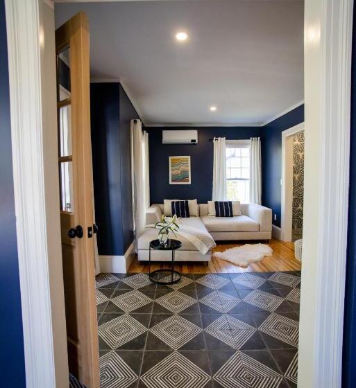 جناح سرير كينج, Lindenwood Inn