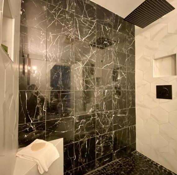 غرفة قياسية سرير كينج, Lindenwood Inn