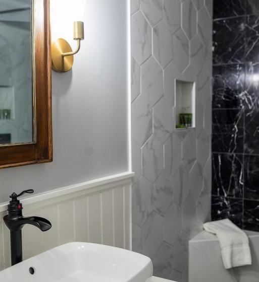 غرفة قياسية سرير كينج, Lindenwood Inn