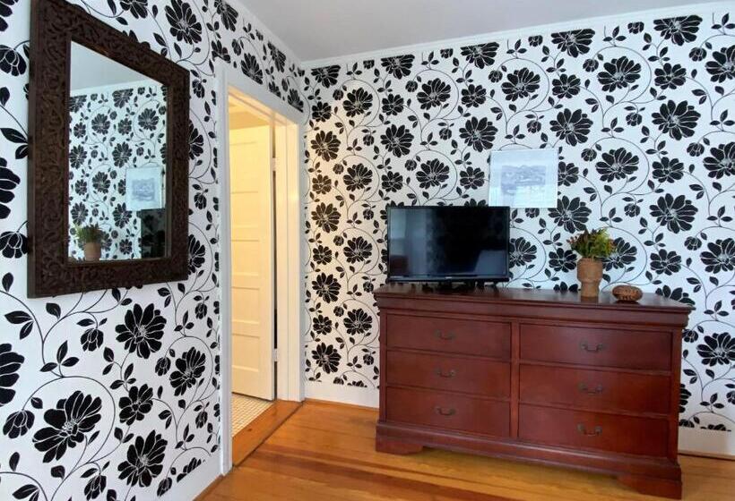 غرفة قياسية سرير كينج, Lindenwood Inn