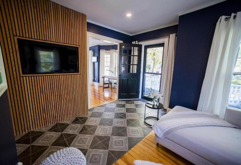 جناح سرير كينج, Lindenwood Inn