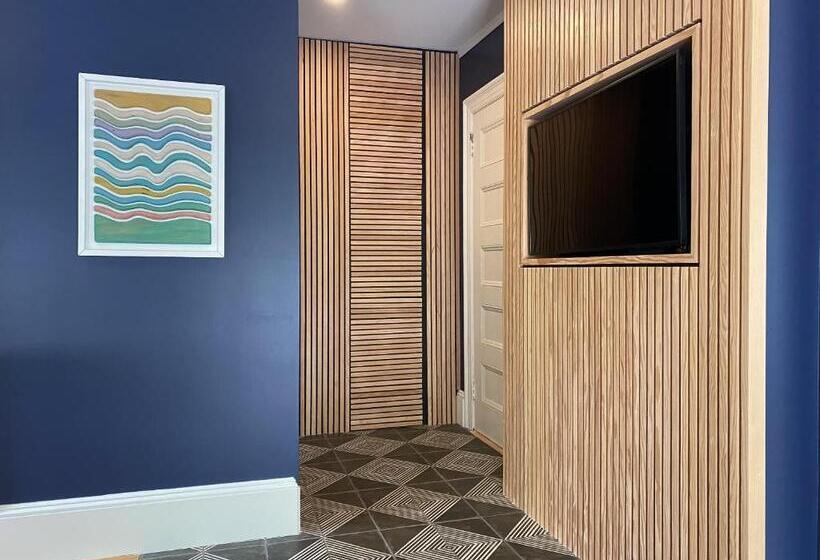 جناح سرير كينج, Lindenwood Inn