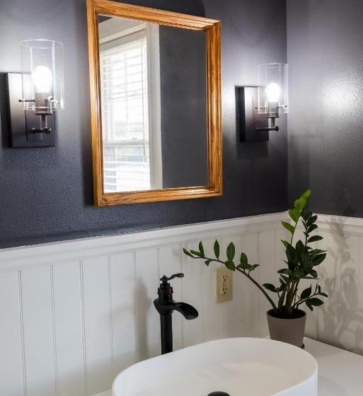 جناح, Lindenwood Inn