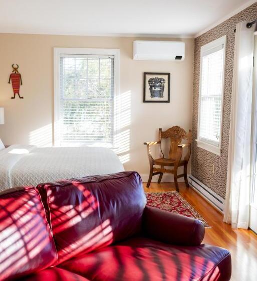 جناح, Lindenwood Inn