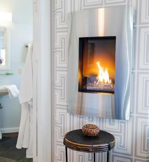 غرفة قياسية سرير كينج, Lindenwood Inn