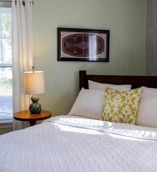 غرفة قياسية, Lindenwood Inn