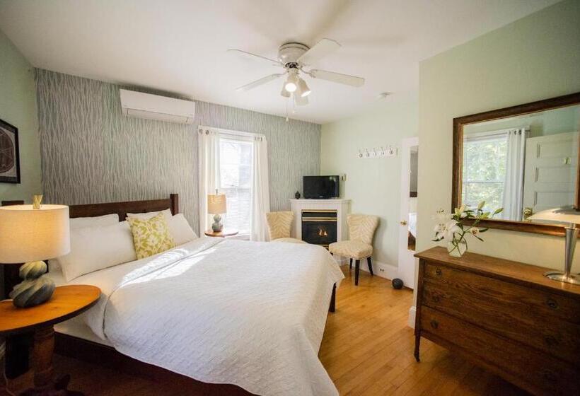 Номер Стандарт, Lindenwood Inn
