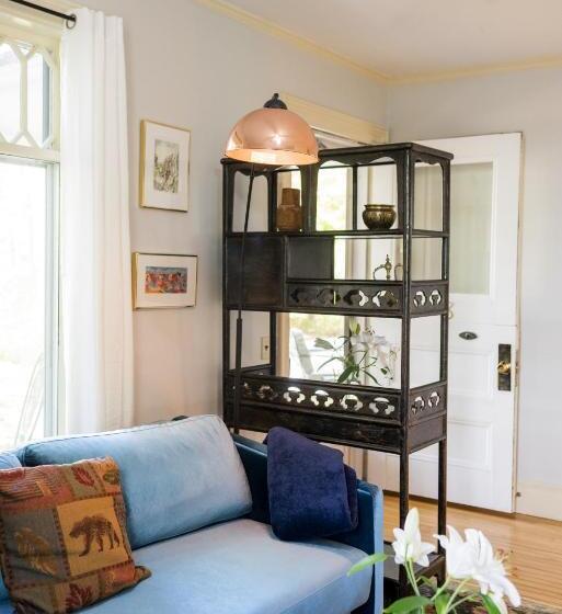 جناح, Lindenwood Inn