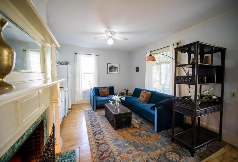 جناح, Lindenwood Inn