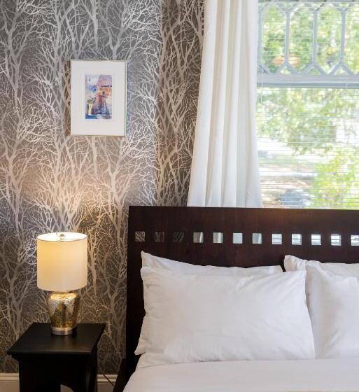 جناح, Lindenwood Inn