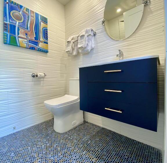 جناح مزوَّد بشرفة, Lindenwood Inn