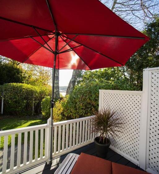 بنجلو سوبيريور, Lindenwood Inn