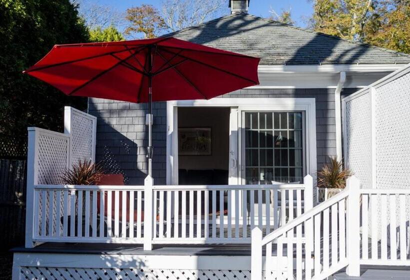 بنجلو سوبيريور, Lindenwood Inn