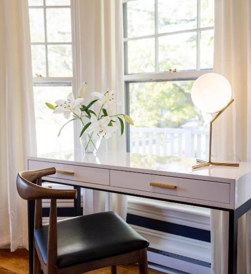 جناح سرير كينج, Lindenwood Inn