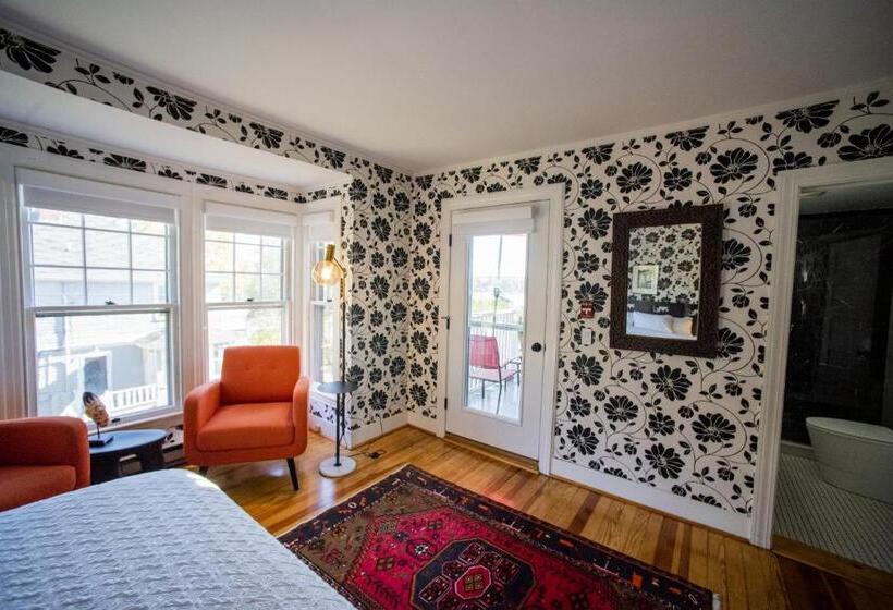 غرفة قياسية سرير كينج, Lindenwood Inn