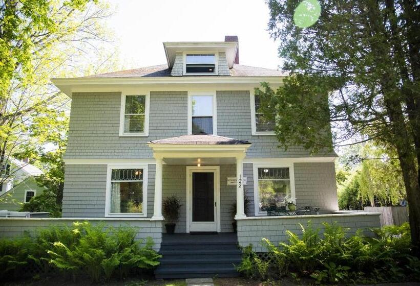 غرفة قياسية, Lindenwood Inn