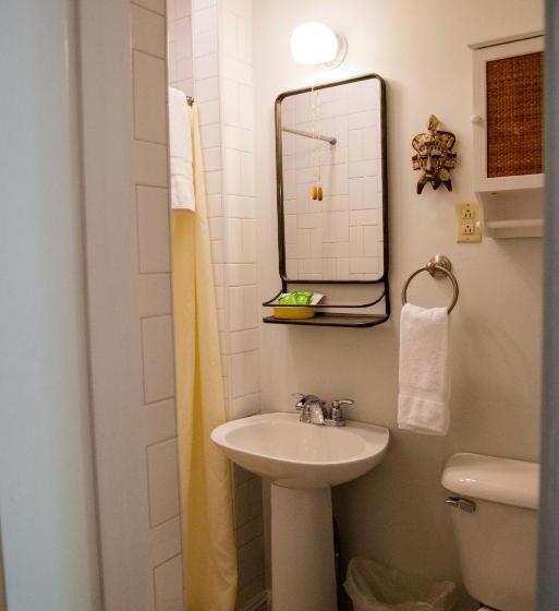 جناح, Lindenwood Inn