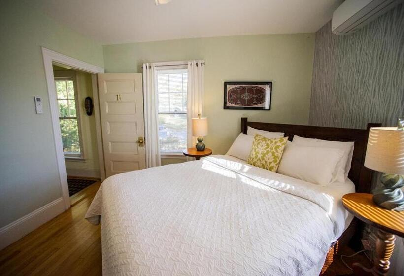 جناح, Lindenwood Inn