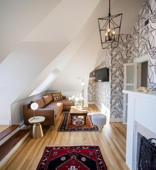 جناح ديلوكس مطل على البحر, Lindenwood Inn