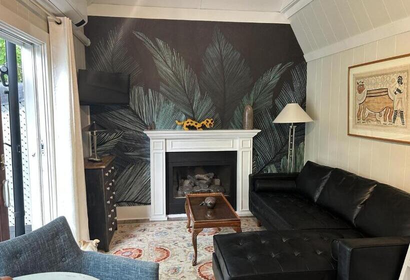 بنجلو سوبيريور, Lindenwood Inn