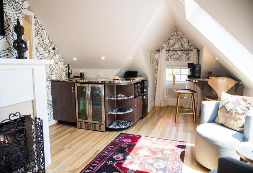 جناح ديلوكس مطل على البحر, Lindenwood Inn