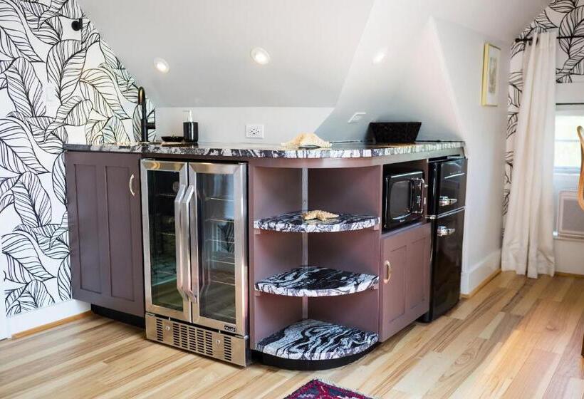 جناح ديلوكس مطل على البحر, Lindenwood Inn